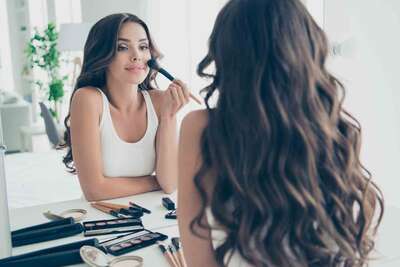 Some Tips to Consider While Choosing Makeup for Your Skin to Glow